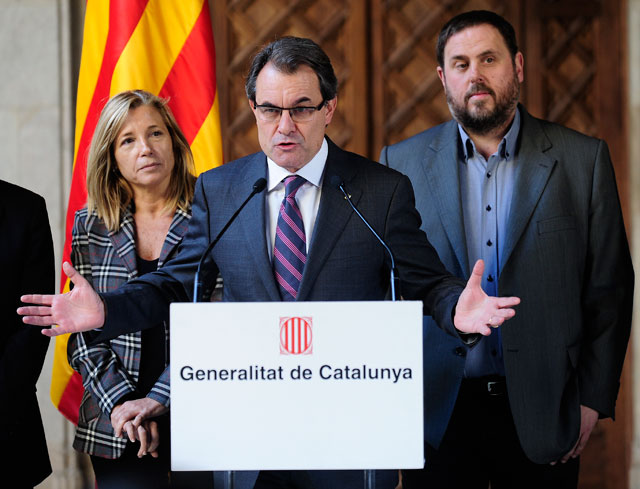 Cataluña desafía a Madrid y fija fecha para referéndum por la independencia