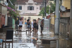 Dos muertos, damnificados y caos en Río de Janeiro por fuertes lluvias