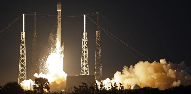 SpaceX pone en órbita su primer satélite privado