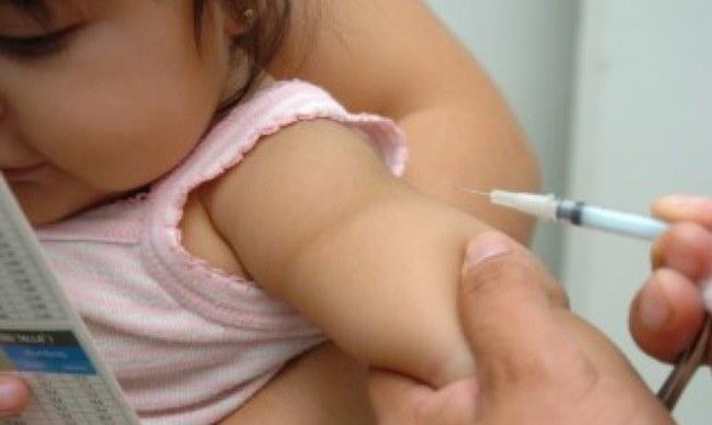 Recién nacidos sin inmunización por escasez de vacunas