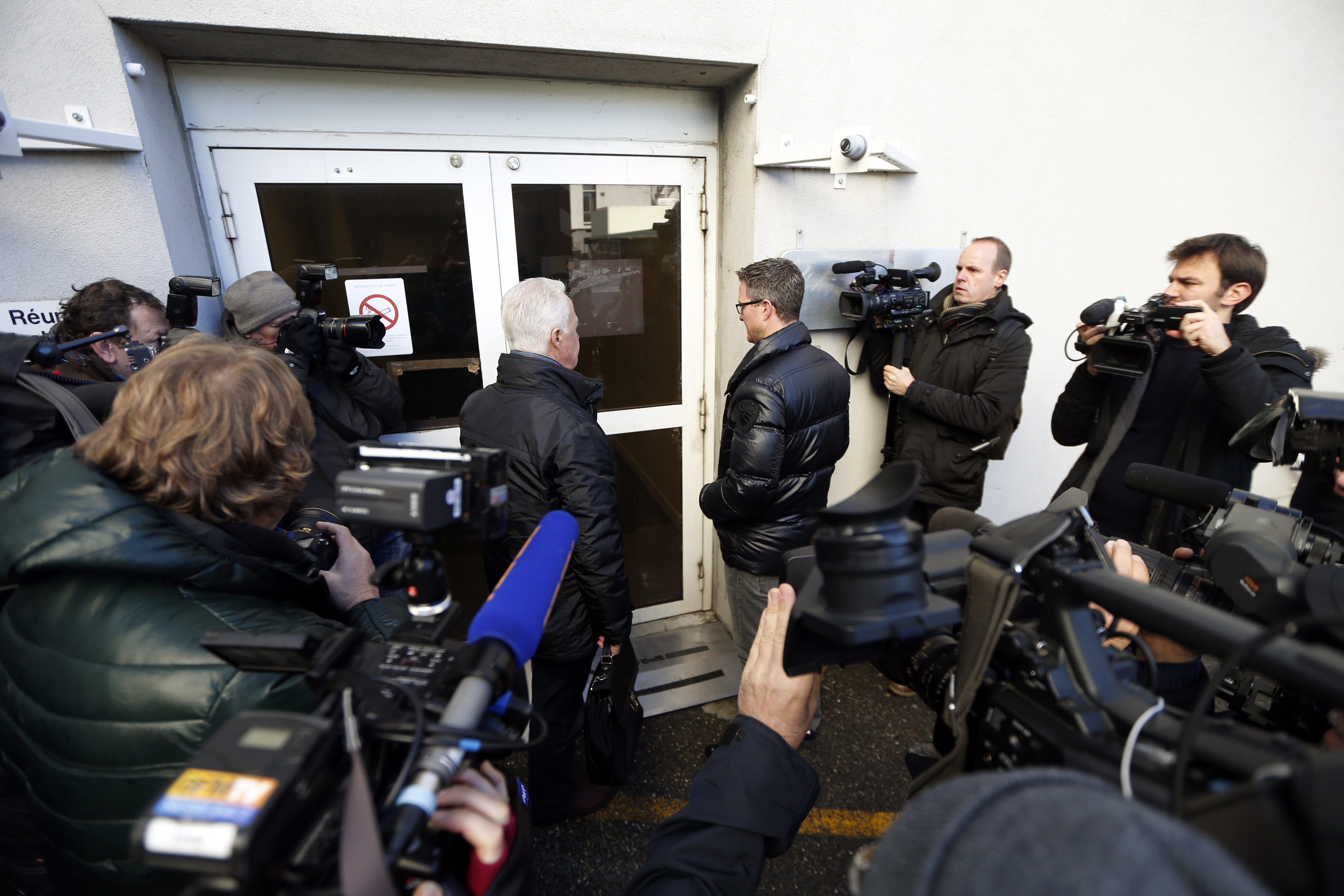 La esposa de Schumacher pide a los medios que dejen tranquilos a los médicos y a la familia