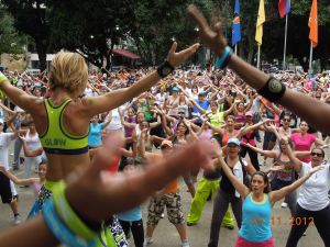 Zumba Gratis en la Plaza La Castellana ¡todos los domingos!