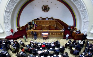 Diputados oficialistas buscan impulsar ley que controle uso de las redes sociales