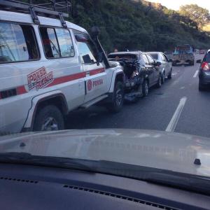 Choque múltiple en autopista Caracas – La Guaira (Foto)