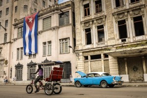Cuba privatiza los servicios de taxis