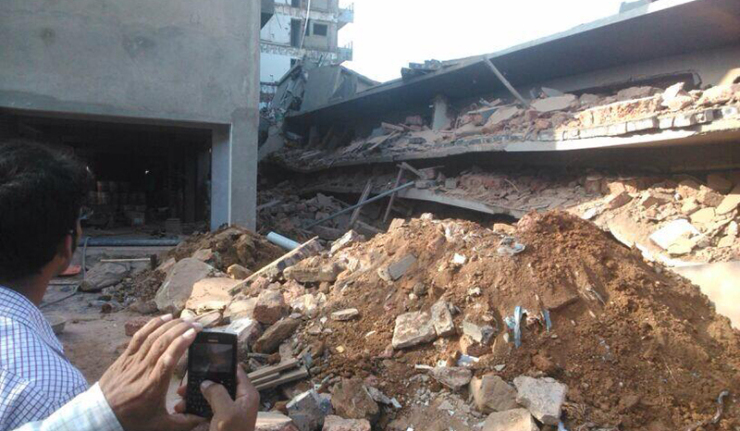 Al menos trece muertos deja derrumbe de un edificio en construcción en India
