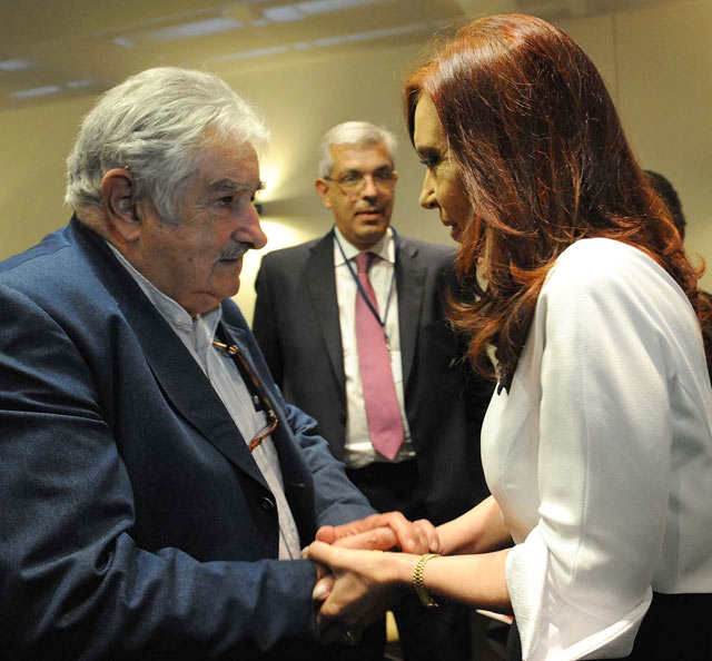 Kirchner y Mujica liman asperezas en Cuba