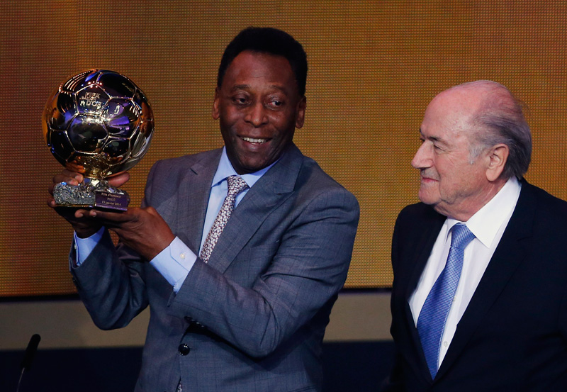 Pelé recibe un Balón de Oro honorífico a su espléndida carrera (Foto)