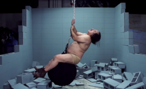 El actor porno Ron Jeremy hace su propia versión del video de “Wrecking Ball”