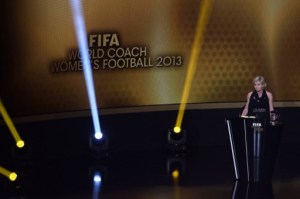 Seleccionadora alemana Silvia Neid, entrenadora del año para la FIFA