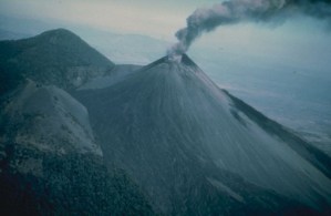 Alerta naranja por el aumento de erupción de volcán en Guatemala