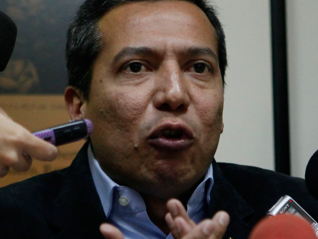A William Ojeda se le cae la careta de su Min-UNIDAD al lucir los ojos de Chávez (FOTO)