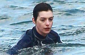 Esta actriz por poco se ahoga en una playa de Hawai (Fotos)