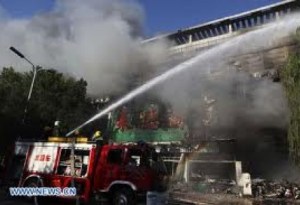 Mueren 16 personas en el incendio de una fábrica de zapatos en China