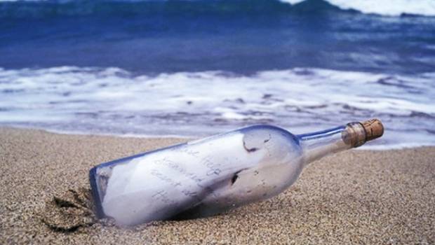 Encuentran botella con mensaje lanzado al mar hace 23 años