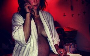 Mujer comparte su parto a través de las redes sociales (Fotos)