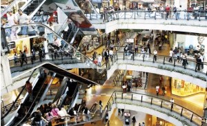 Reportan pérdida de 60 mil empleos en centros comerciales
