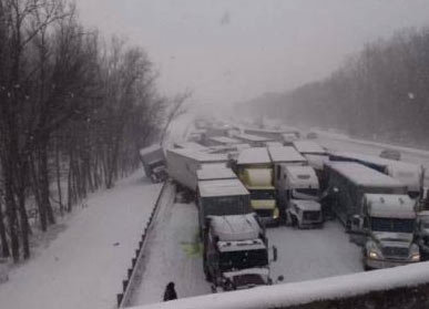 Accidente en ruta nevada dejan al menos dos muertos en Indiana