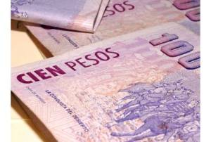 Moneda argentina sufre la mayor devaluación en 12 años en clima de incertidumbre
