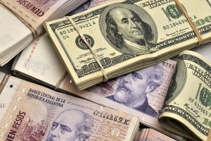 Argentina libera compra de divisas en mercado oficial