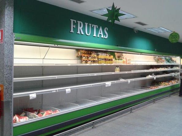 Así está un anaquel de frutas en un supermercado de Caracas (Foto)