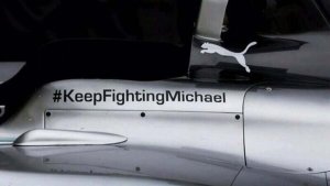 Mercedes estampa mensaje en sus monoplazas en homenaje a Schumacher