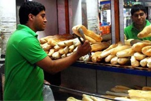 Panaderos compran la harina de trigo al triple de su costo