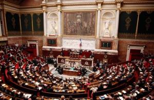 Francia flexibiliza el derecho al aborto