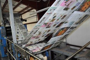 Medios enfrentan reto de informar pese a la escasez de papel prensa