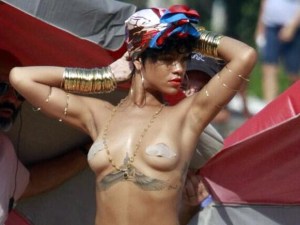 Rihanna se destapa para la revista Vogue