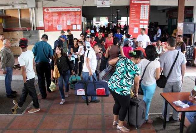 Hacen escala en Puerto La Cruz para llegar a Caracas