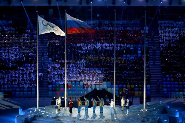 La clausura de Sochi comienza con un guiñó al error de la inauguración