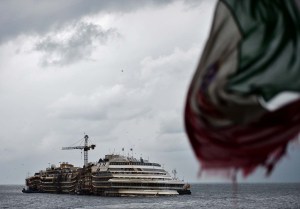 El Costa Concordia empezará a ser reflotado este lunes
