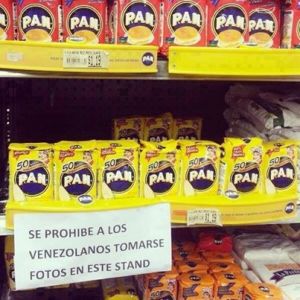 ¿Humor? “Se prohibe a los venezolanos tomarse fotos en este automercado” (Foto)