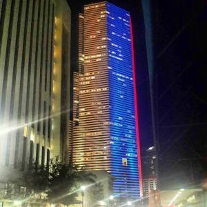 VIDEO: Miami Tower se viste con el tricolor de Venezuela