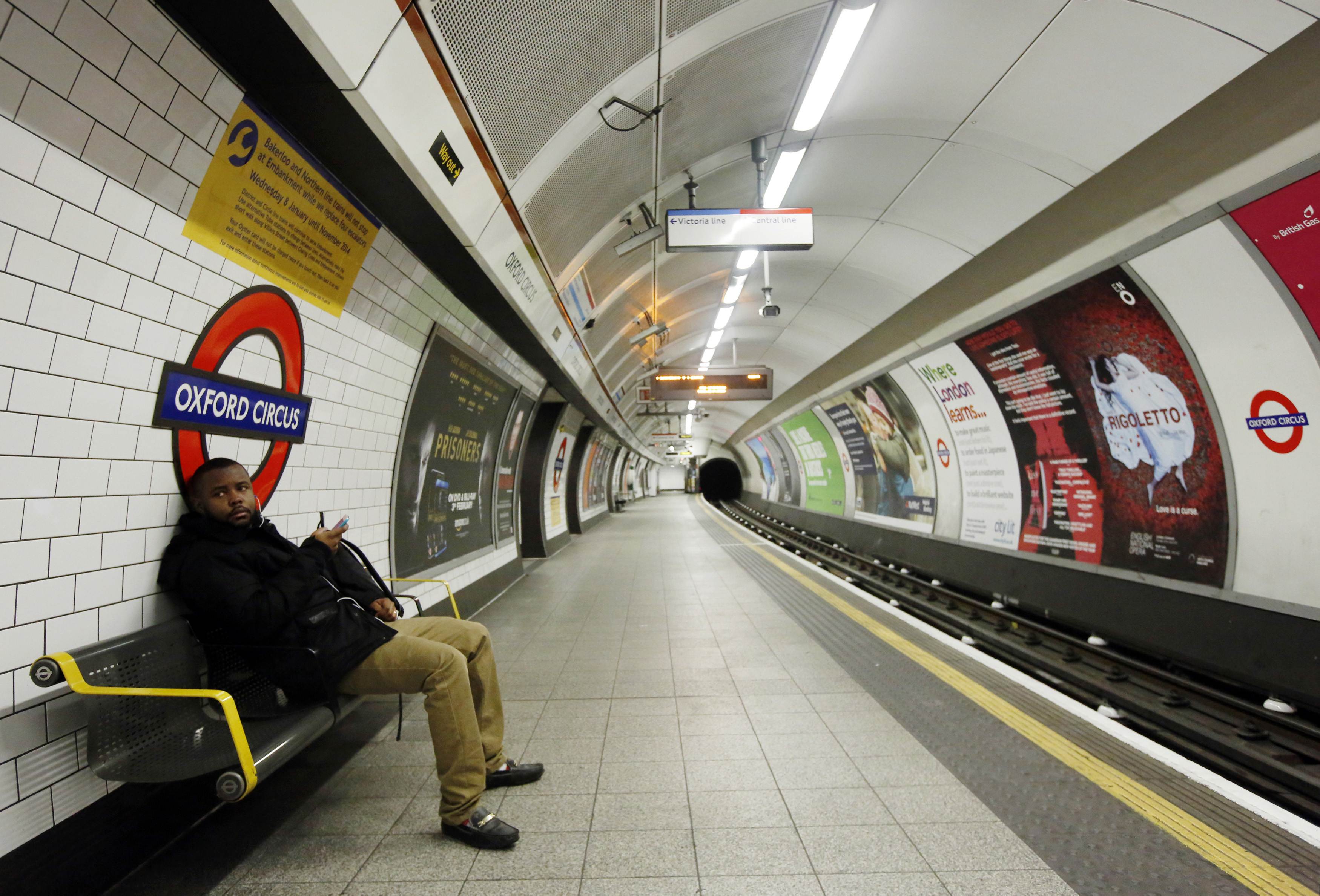 Как назвать метро. Андеграунд метро в Лондоне. Станции метро Лондона. Метро Великобритании. Лондонское метро.