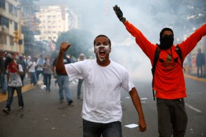 Capriles dice que Gobierno quiere atribuir escasez a las protestas