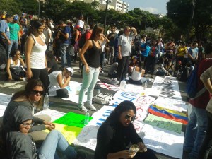 Plaza Altamira vibra con la concentración pacífica de los estudiantes (Fotos)