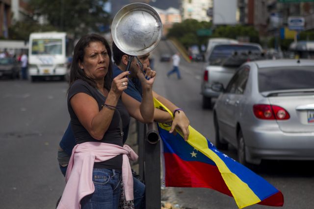 CONTINÚAN PROTESTAS EN CARACAS CONTRA GOBIERNO VENEZOLANO