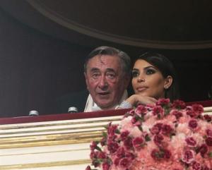 Kim Kardashian, centro de atención en el baile de la ópera de Viena (Fotos)