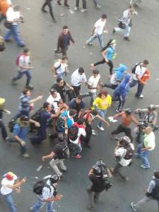 Caraqueños consternados ante represión y asesinatos en protestas estudiantiles (Fotos + Video)