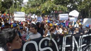 Estudiantes llegan a Conatel (Fotos y Video)