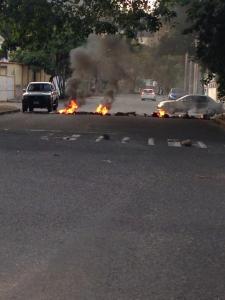 Calles trancadas y cacerolazos en Valencia (Fotos)