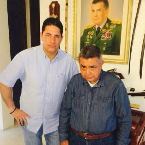 Miren a quién el General Vivas sí dejó entrar a su casa (Foto)