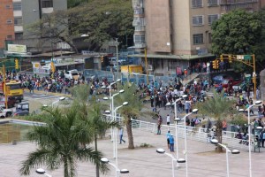 Estudiantes se movilizan por avenidas Francisco de Miranda y Rómulo Gallegos (Fotos)