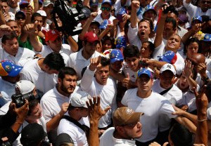 Leopoldo invita a los venezolanos a marchar pacíficamente para recuperar la democracia