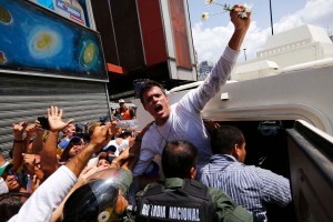 Las fotos de la entrega de Leopoldo López que recorren el mundo