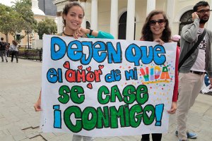 Venezolanos se las ingenian para pedir matrimonio igualitario (Fotos)