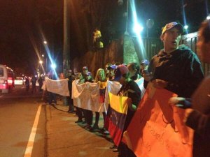 Venezolanos protestan frente a la residencia del embajador en Bogotá (Fotos)