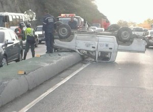 Accidente en la autopista Caracas-La Guaira (Fotos)